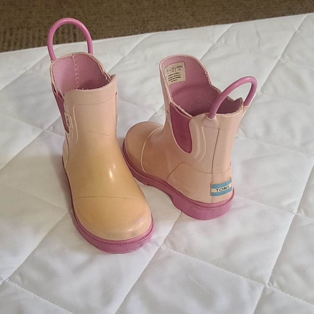 Tom's rain boots